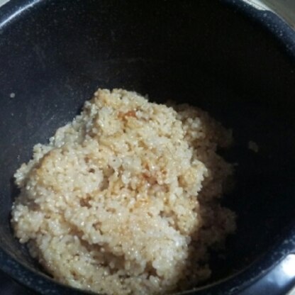 もともと雑穀米と白米を半々で混ぜて食べていたのですが、玄米を４０ｋｇももらってしまい、玄米100%のご飯を初めて炊きました。
白米よりも断然おいしいです♪